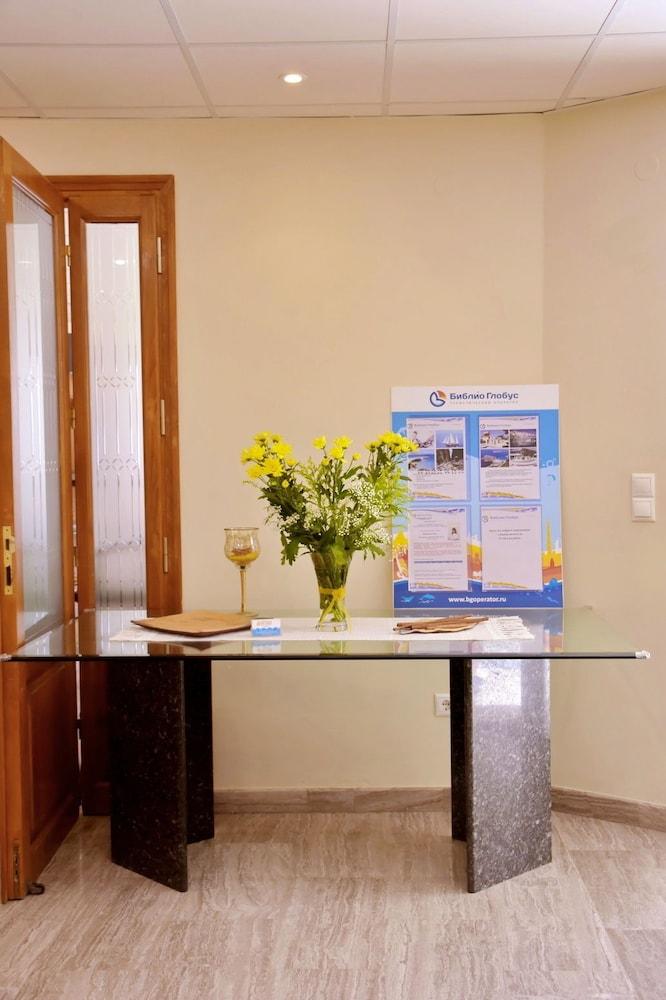 Aparthotel Irini