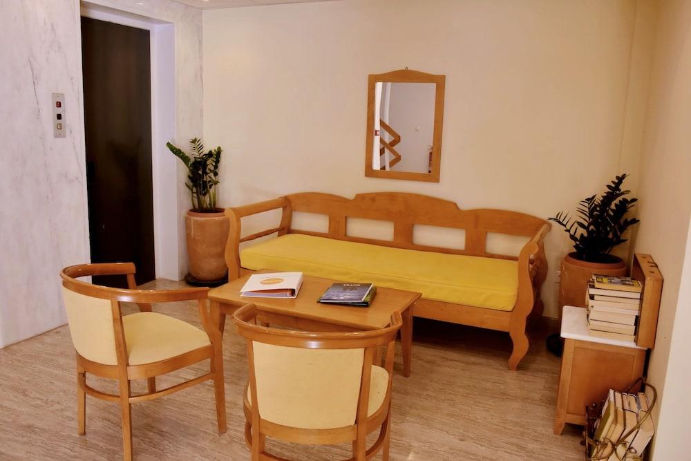 Irini Aparthotel 2*