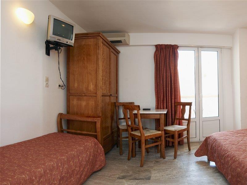 Irini Aparthotel 2*
