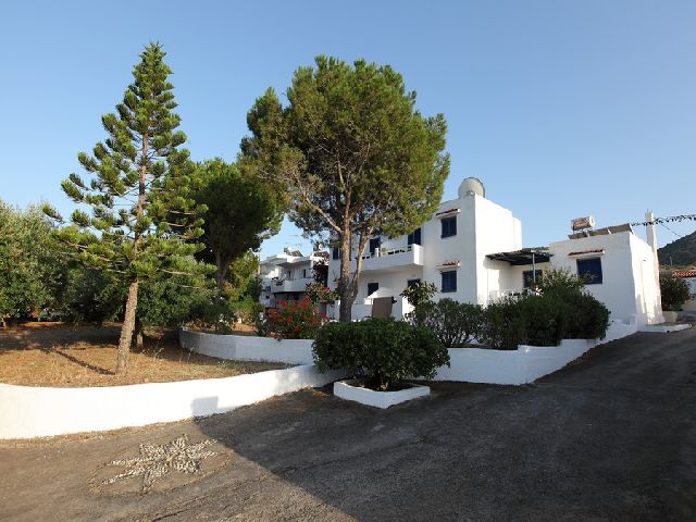 Irini Aparthotel 2*