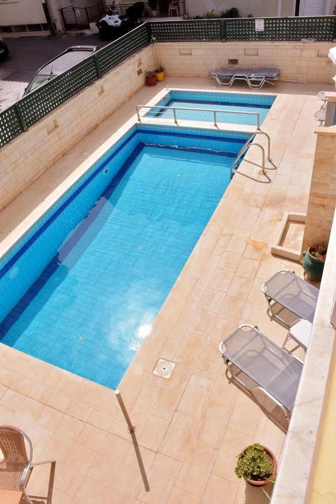 Irini Aparthotel 2*